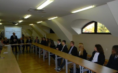 Obrazek przedstawiający posiedzenie Młodzieżowej Gminnej Rady 
